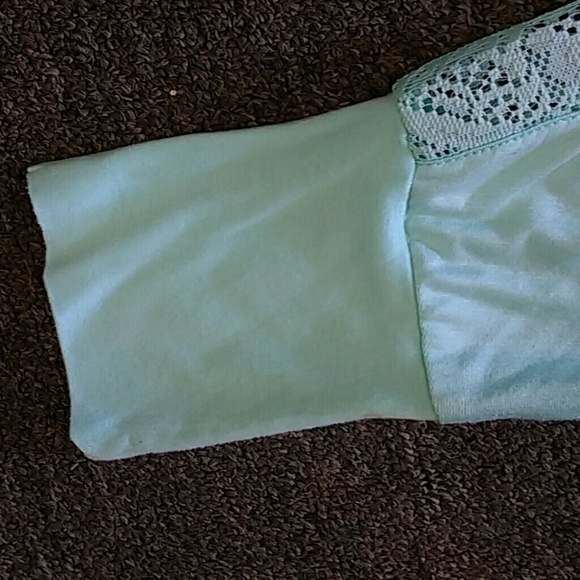 Ladies top - Picture 4 of 5